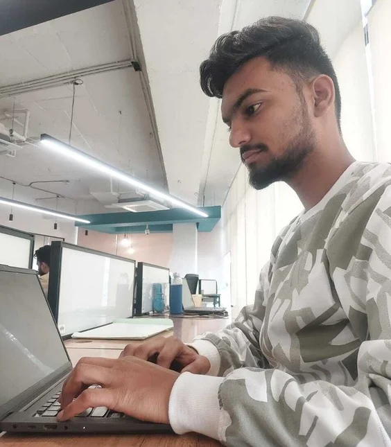 Shoyiab working at Vahak