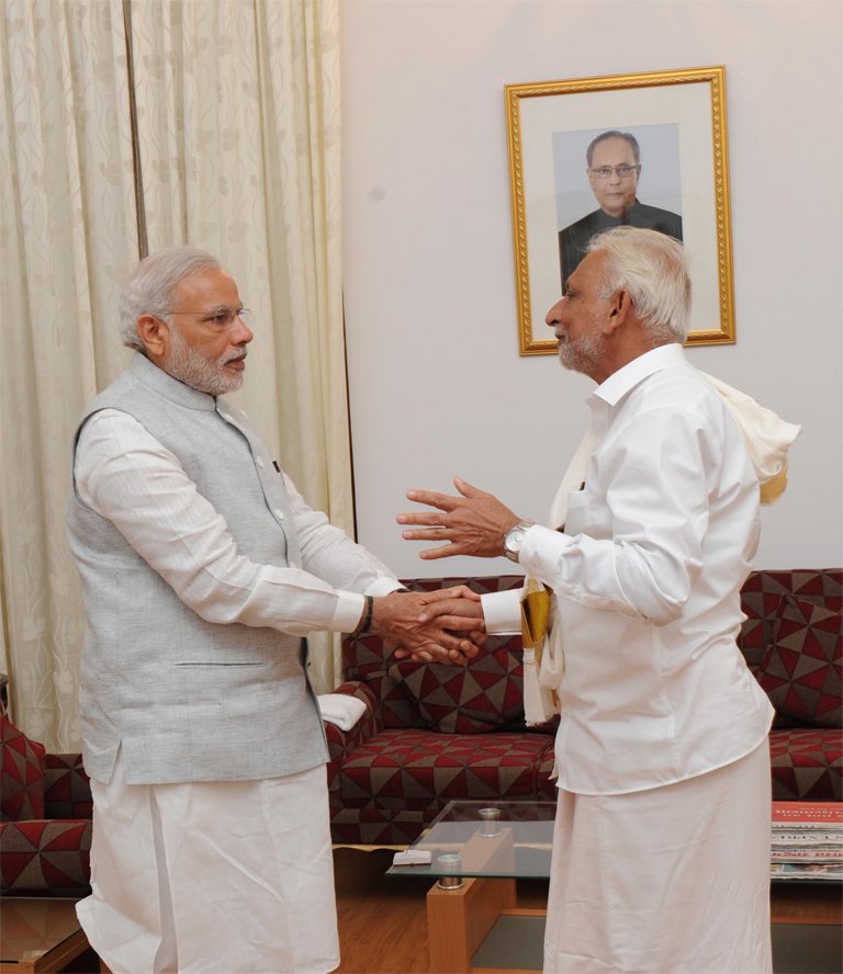 PM Narendra Modi with Sri M at Bengaluru-April 2015